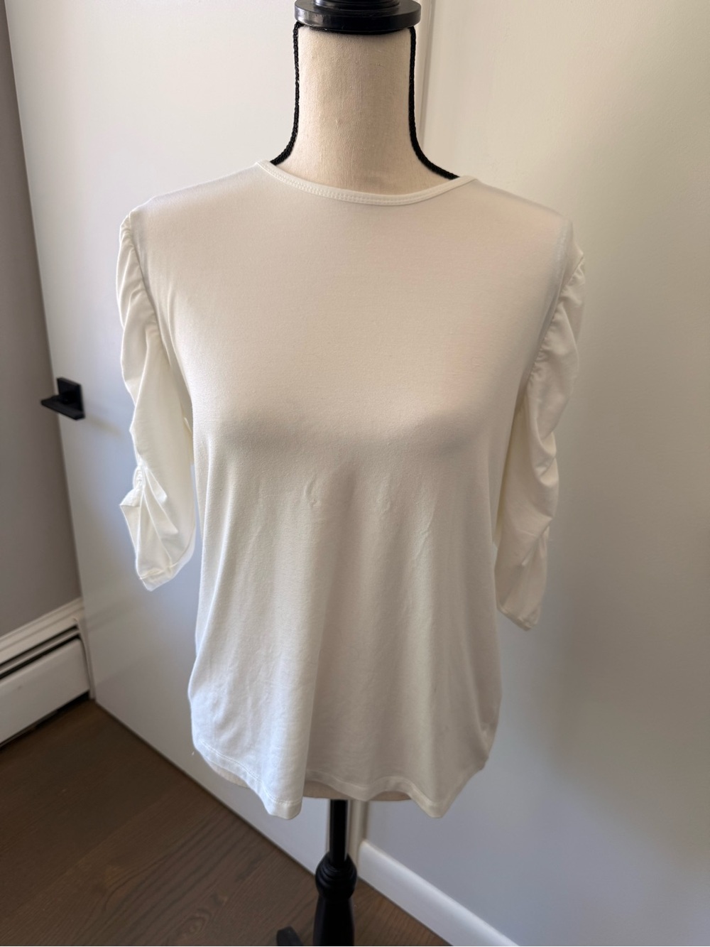 Elie Tahari White Ruched Sleeve Top